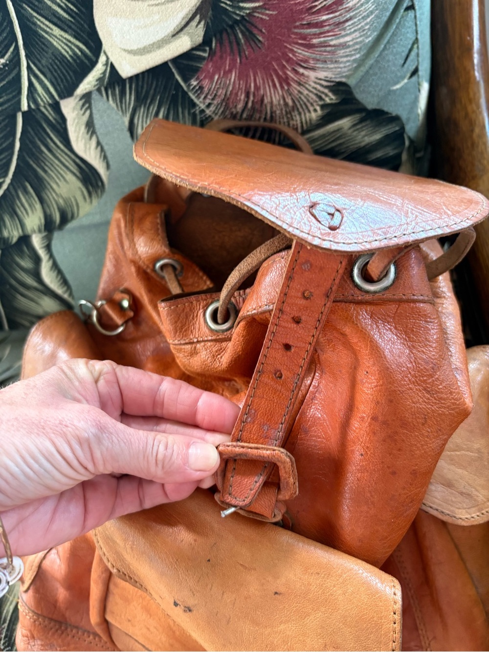 Brown Leather Backpack - Classic Drawstring Rucksack - Picture 6 of 6